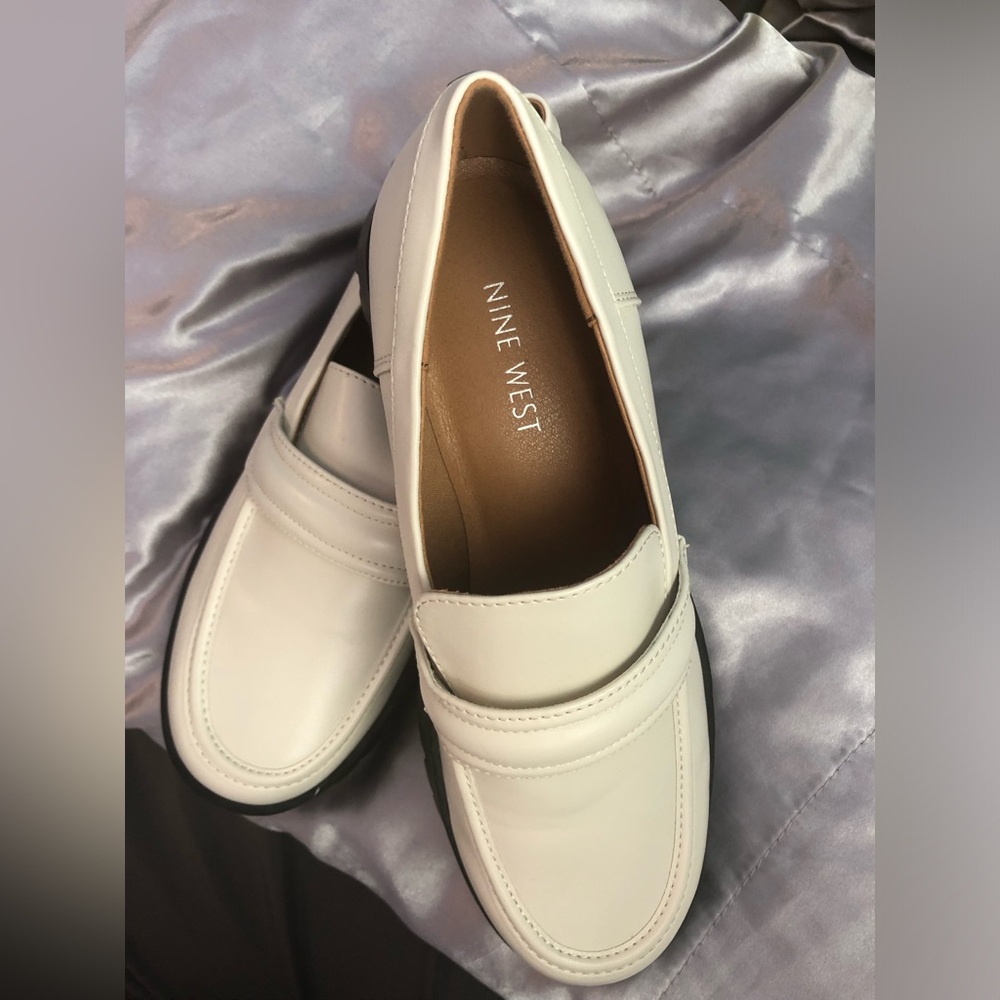 New Nine West shoes. Cream color size 8 1/2 women.
